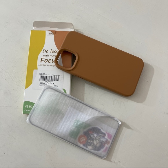 Iphone 14 case 6.7" with screen protector - Picture 3 of 8